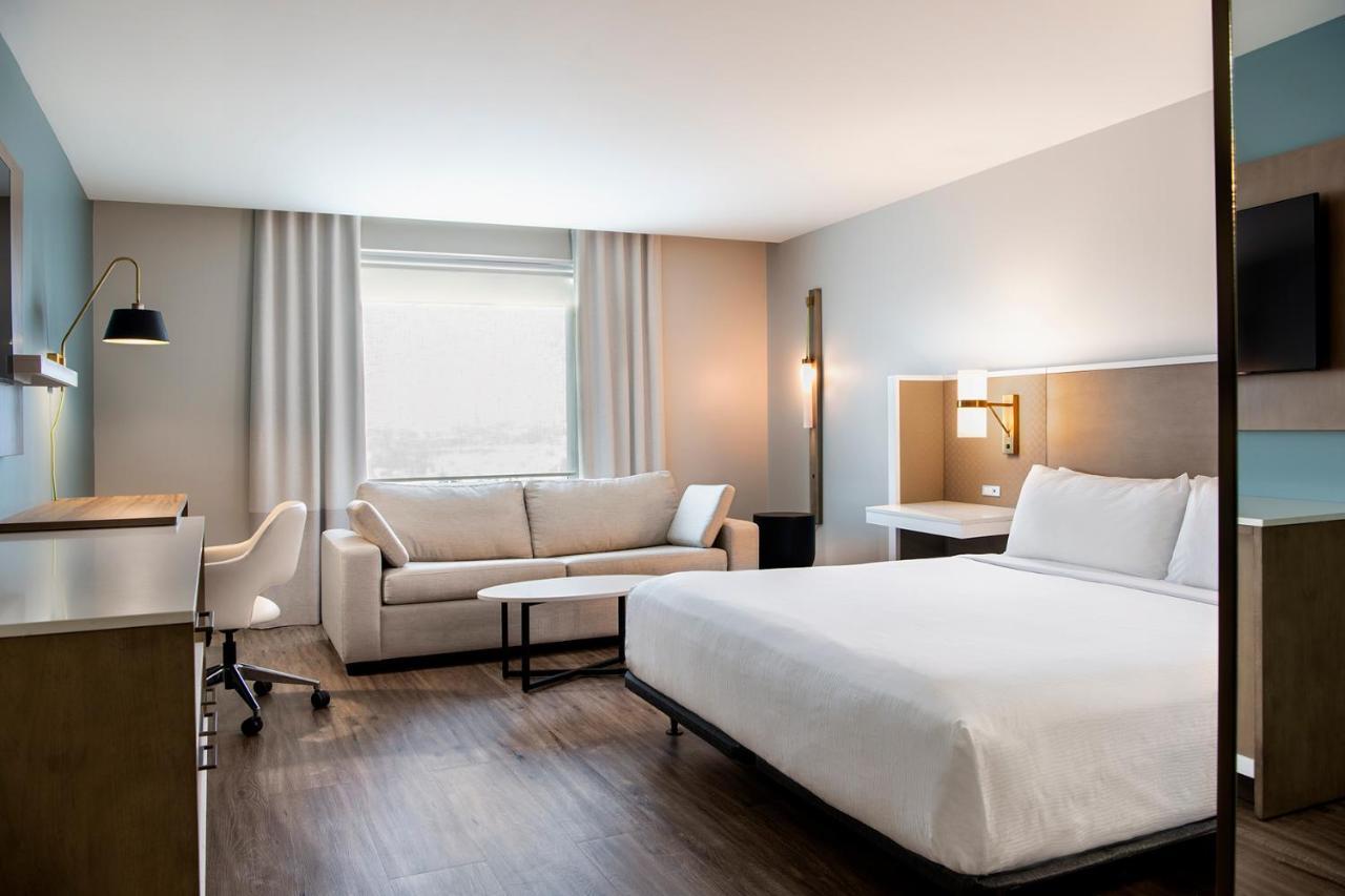 1 King Bed, Mobility Accessible Suite, Bathtub w/ Grab Bars, Non-Smoking