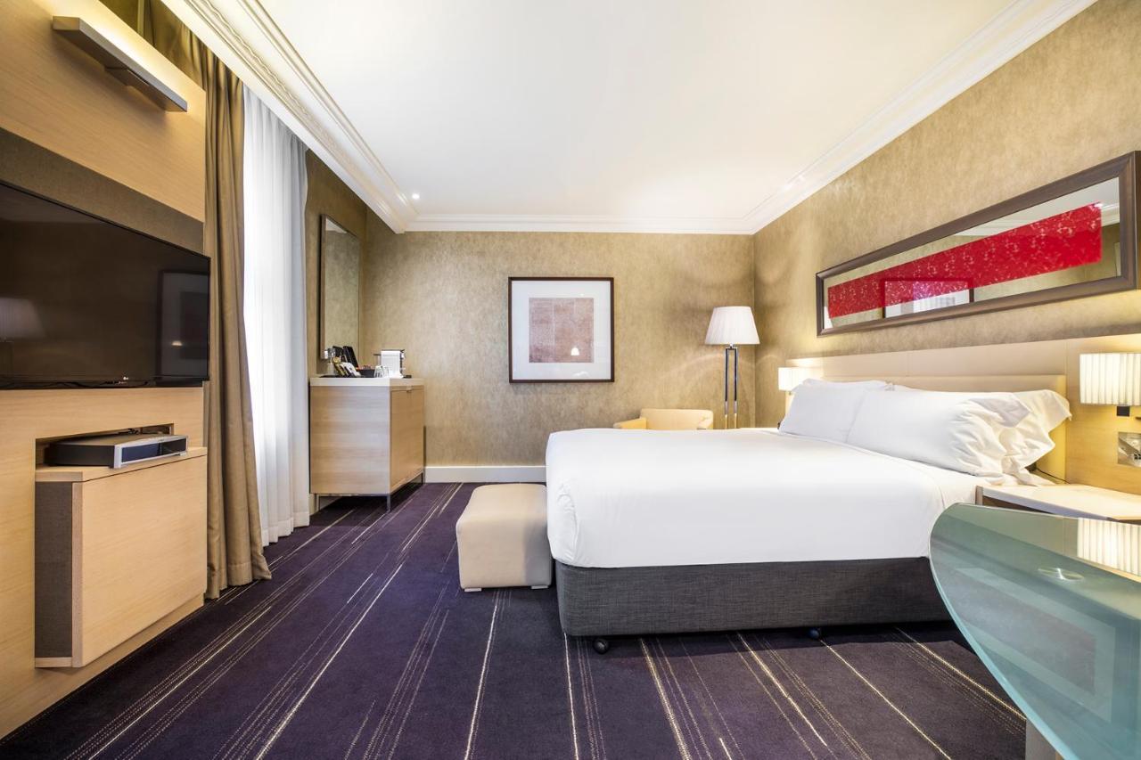 1 King Bed Club Access Separate Bath,1498704229:JPEG