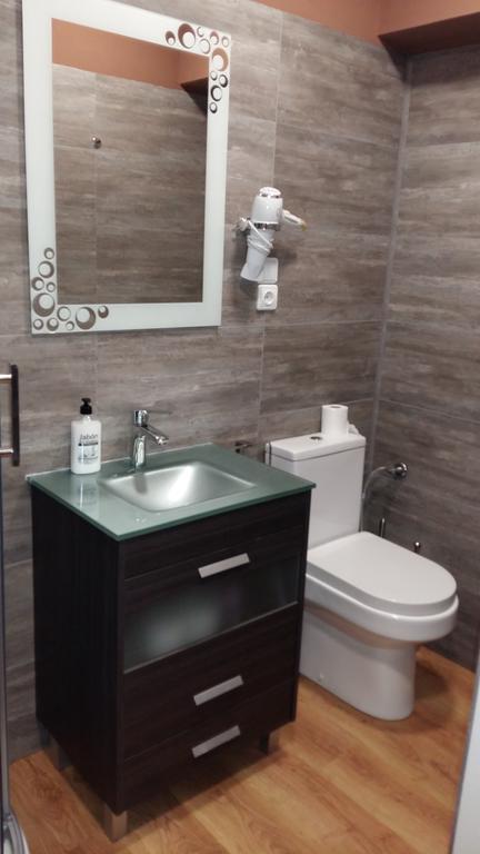 Apartamento con baño compartido