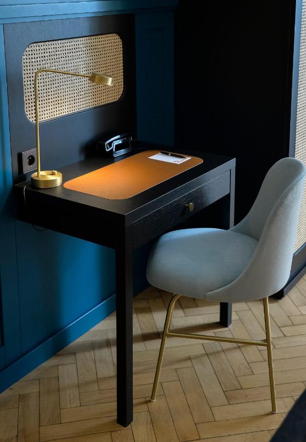 Club Room