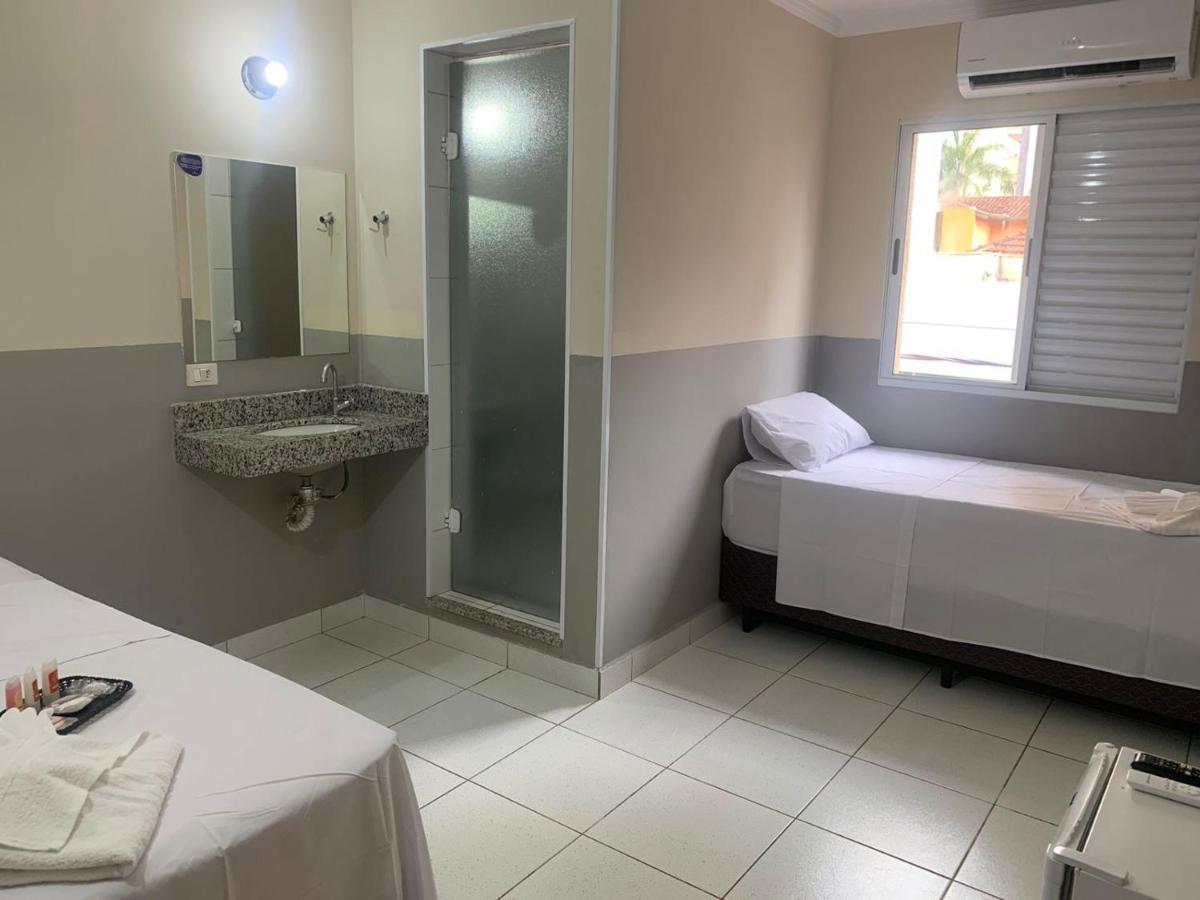 Quarto com Cama de Casal ou 2 de Solteiro
