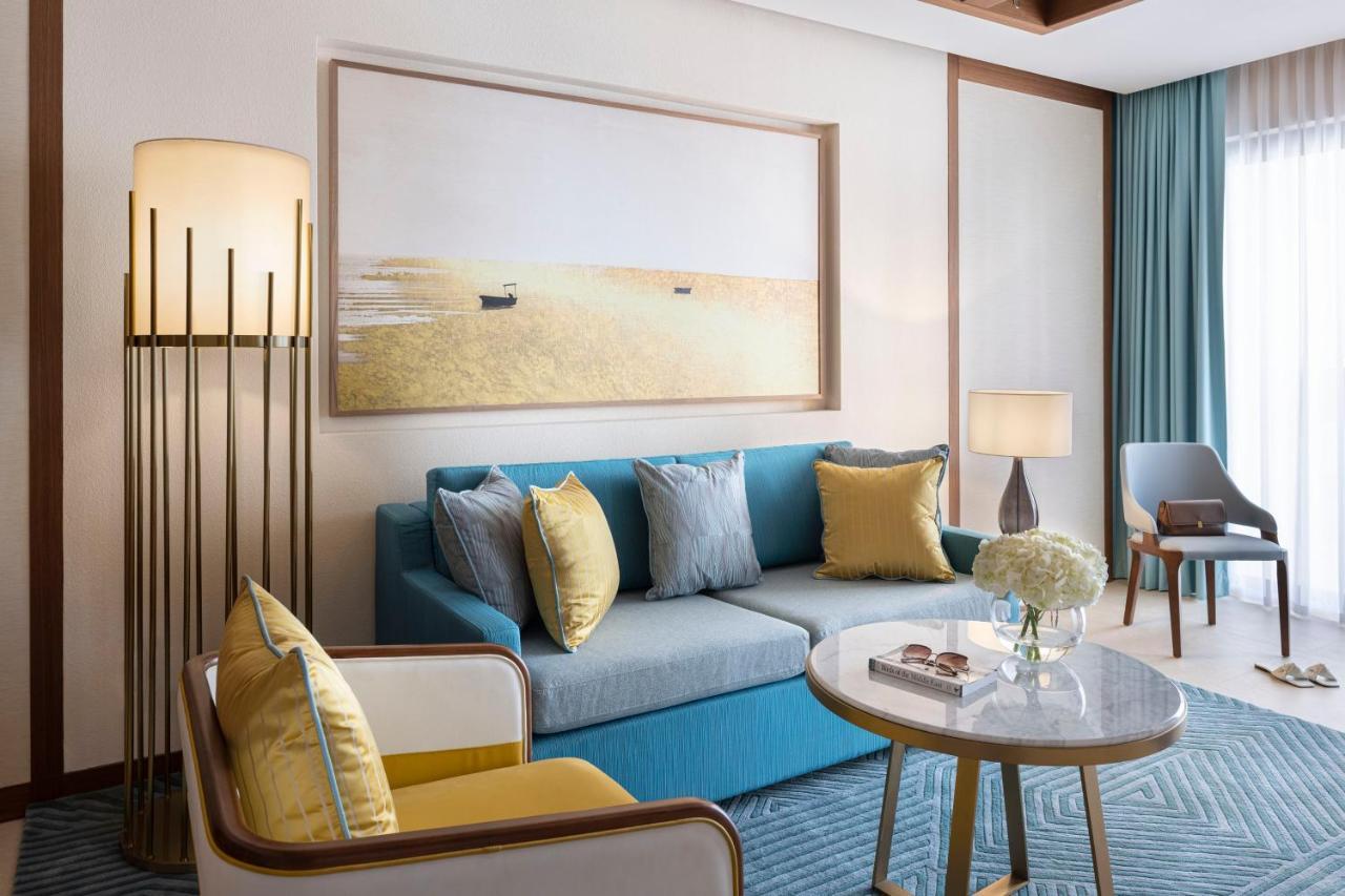 Junior Suite access to the cinema playroom 5 pools abra boat tour