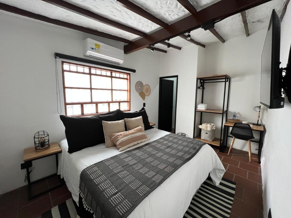 Quarto com Cama de Casal ou 2 de Solteiro e Cama Extra