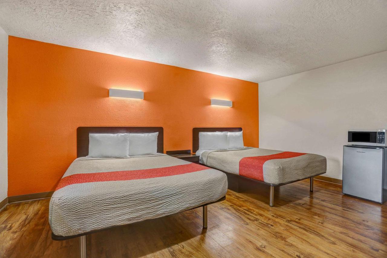 Queen Room Two Queen Beds Non-Smoking