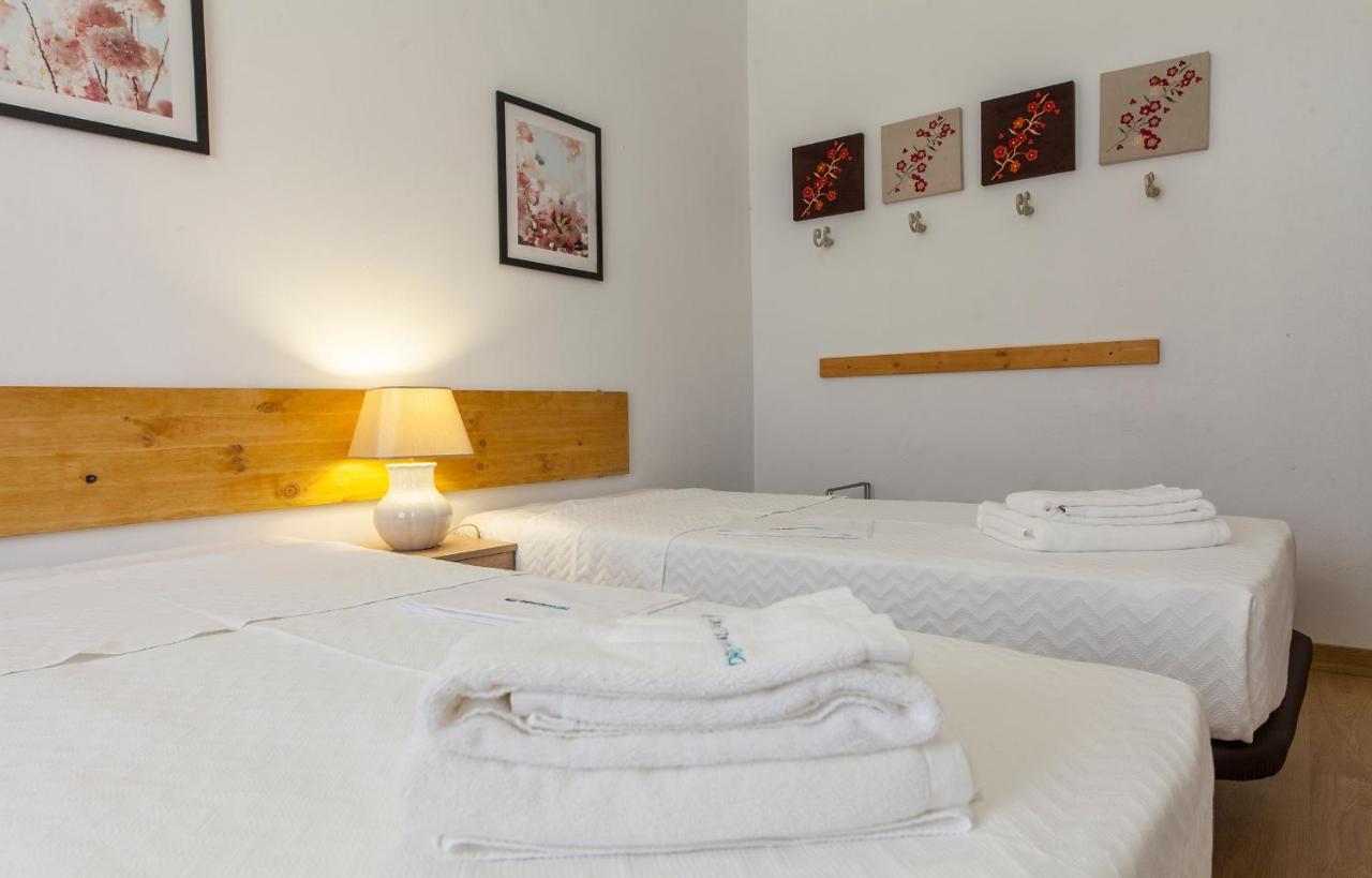 Quarto Twin com Casa de Banho Partilhada