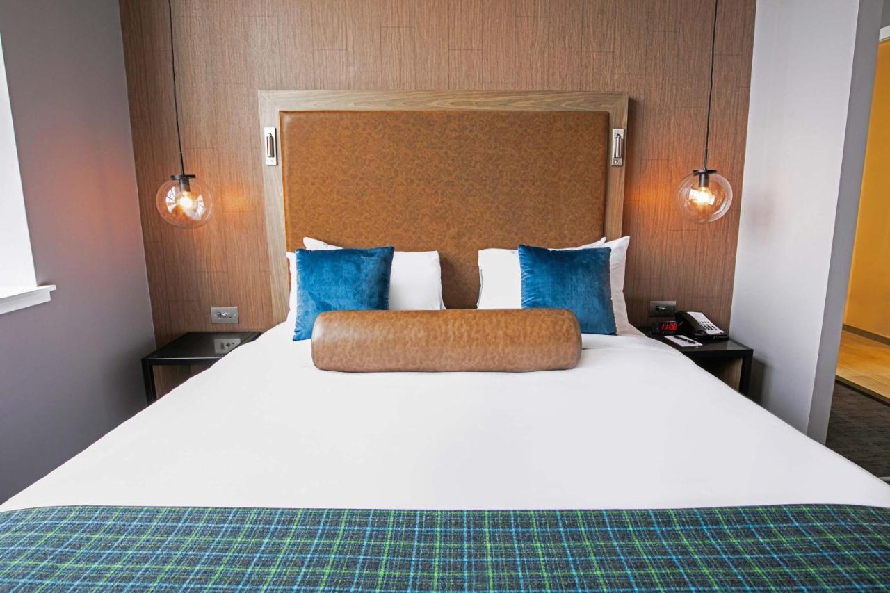 Executive Suite 1 Bedroom 1 King Sofa Bed Kitchen Kitchen