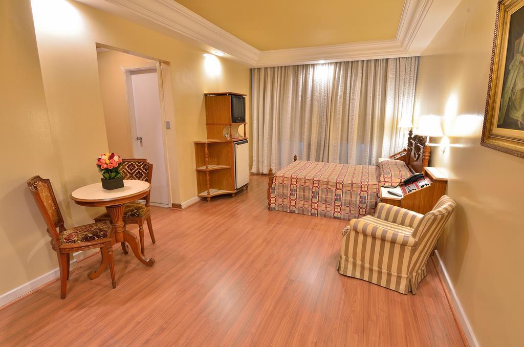 Quarto Duplo