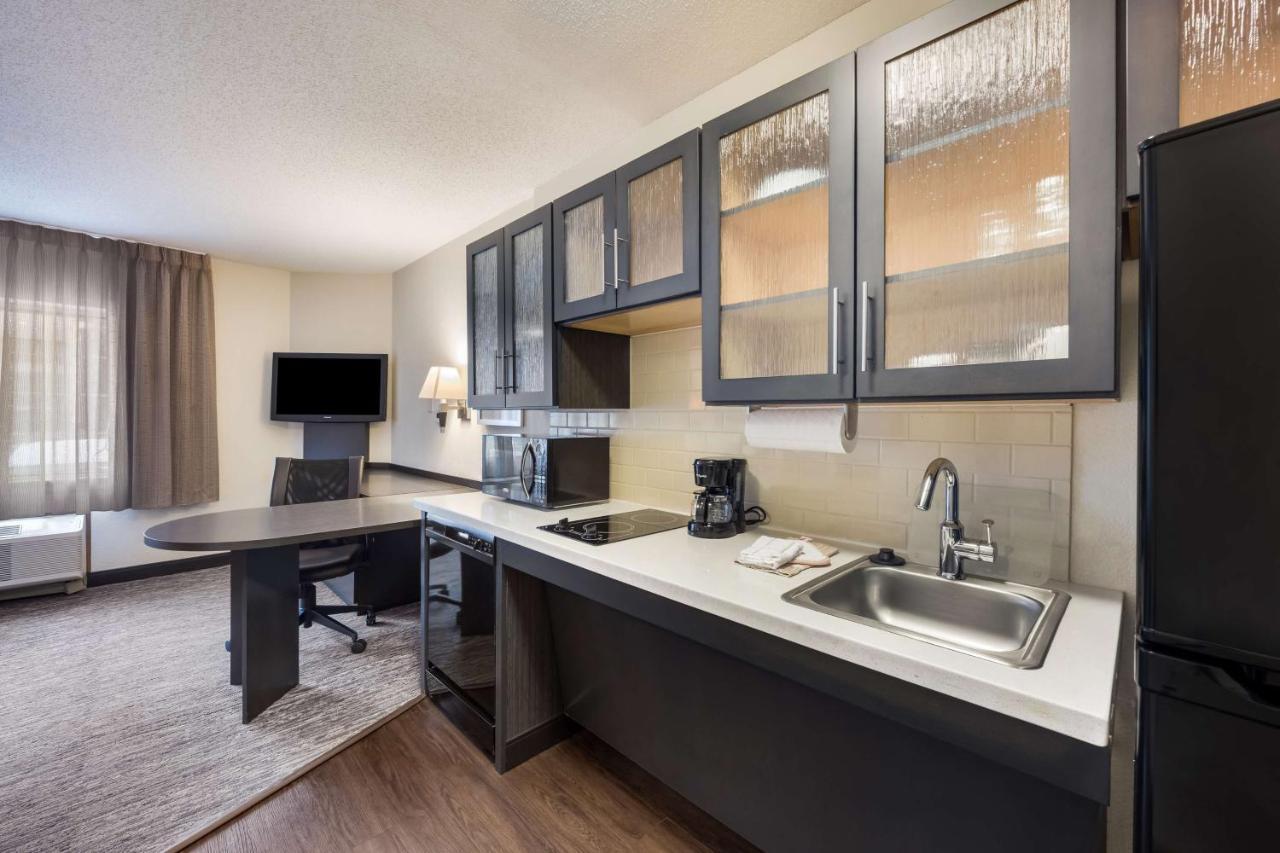 Queen Studio Suite Bathtub Mobility Accessible