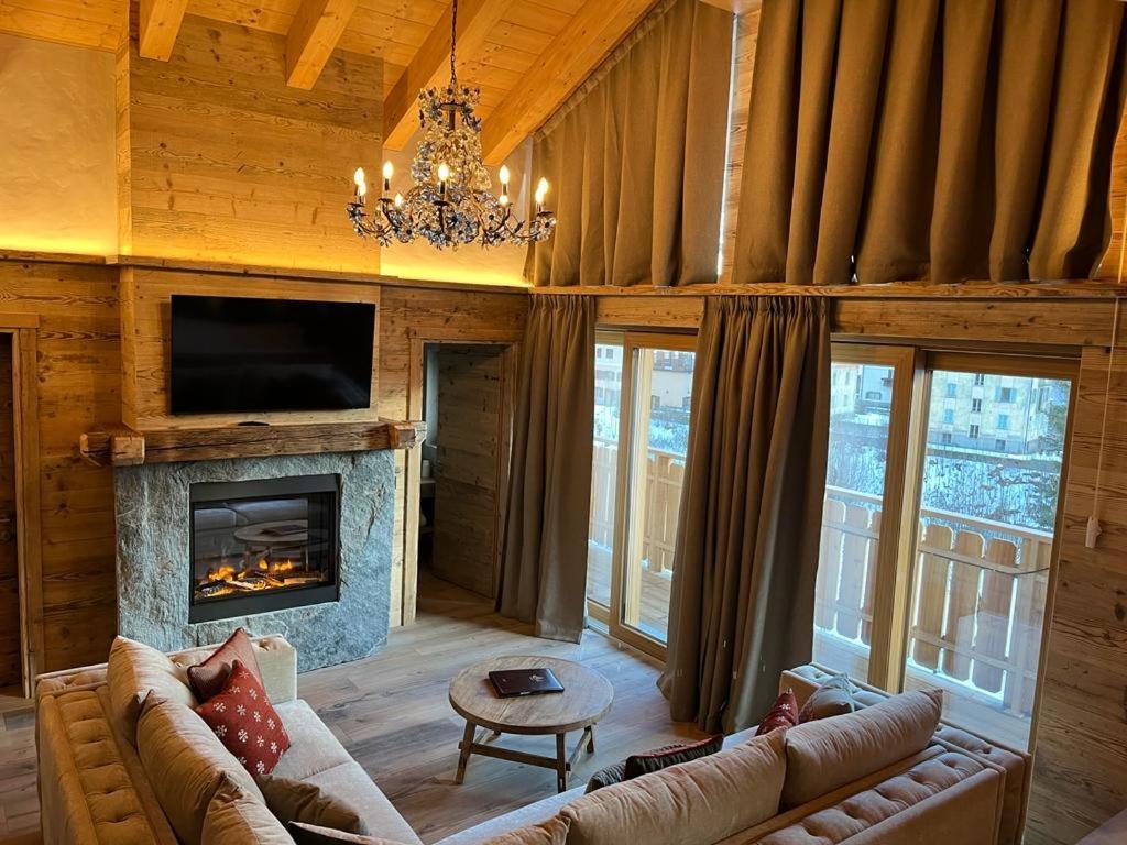Deluxe Suite with Spa Bath