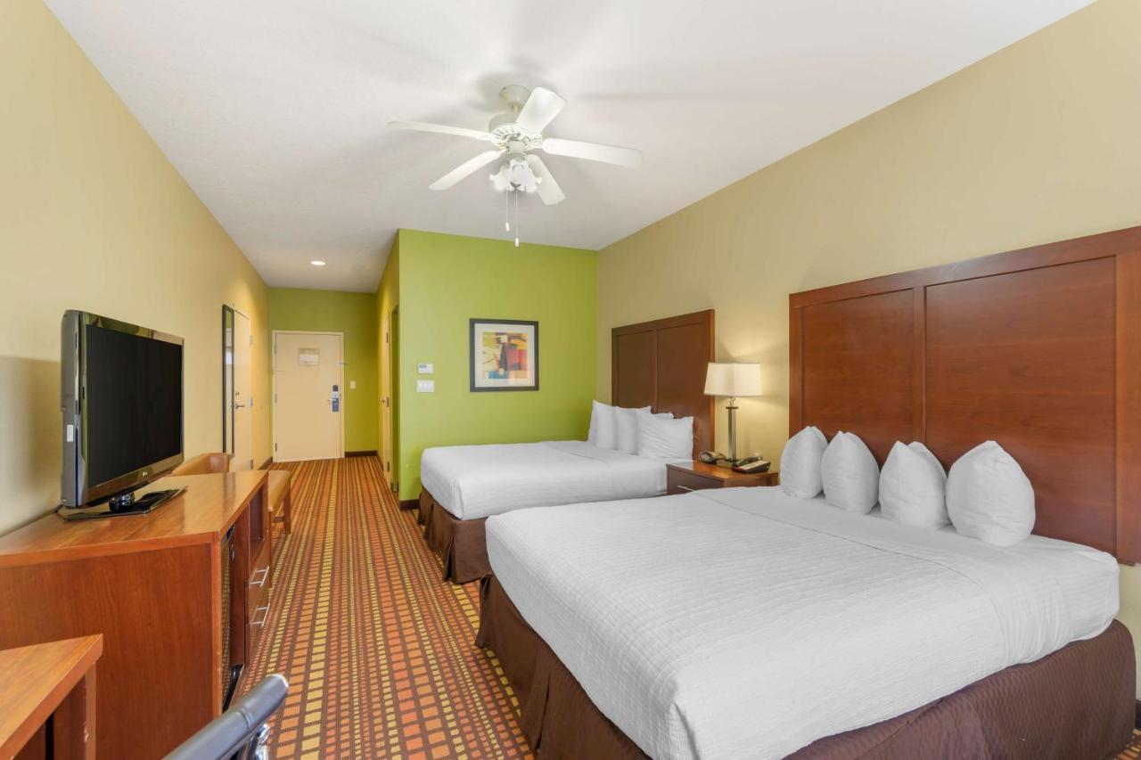 Queen Room with Two Queen Beds - Disability Access/Bath Tub