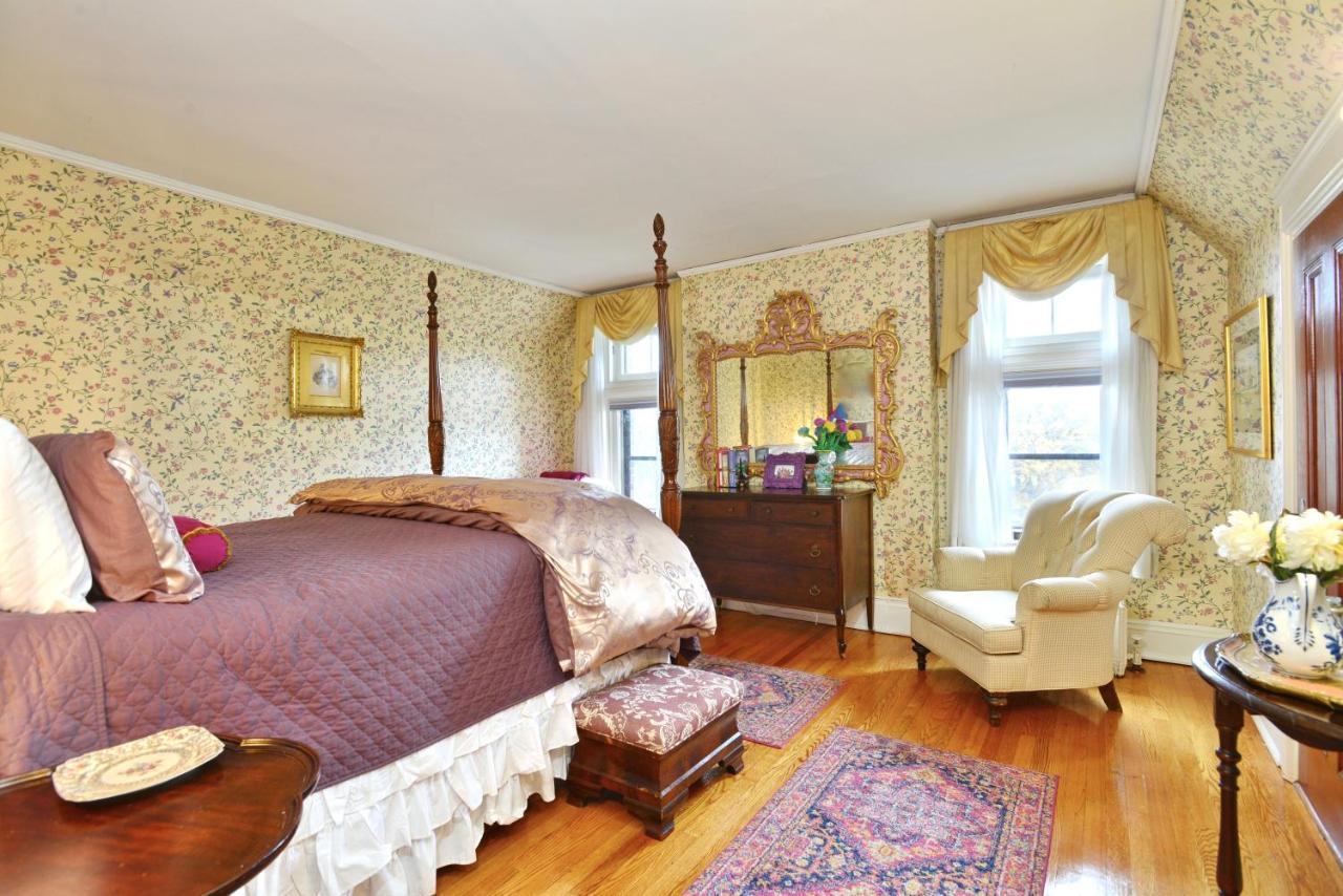 Queen Room