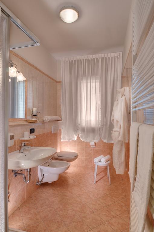 Double Room (1 Adult)