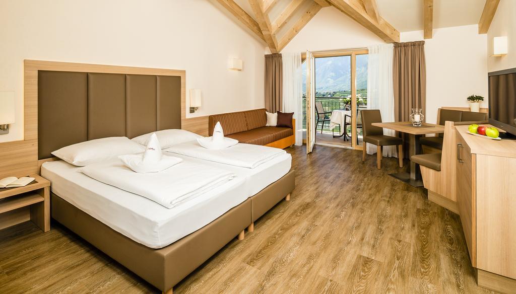 Doppelzimmer mit Balkon und Bergblick