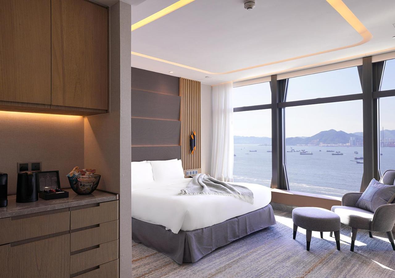 Harbour King Room