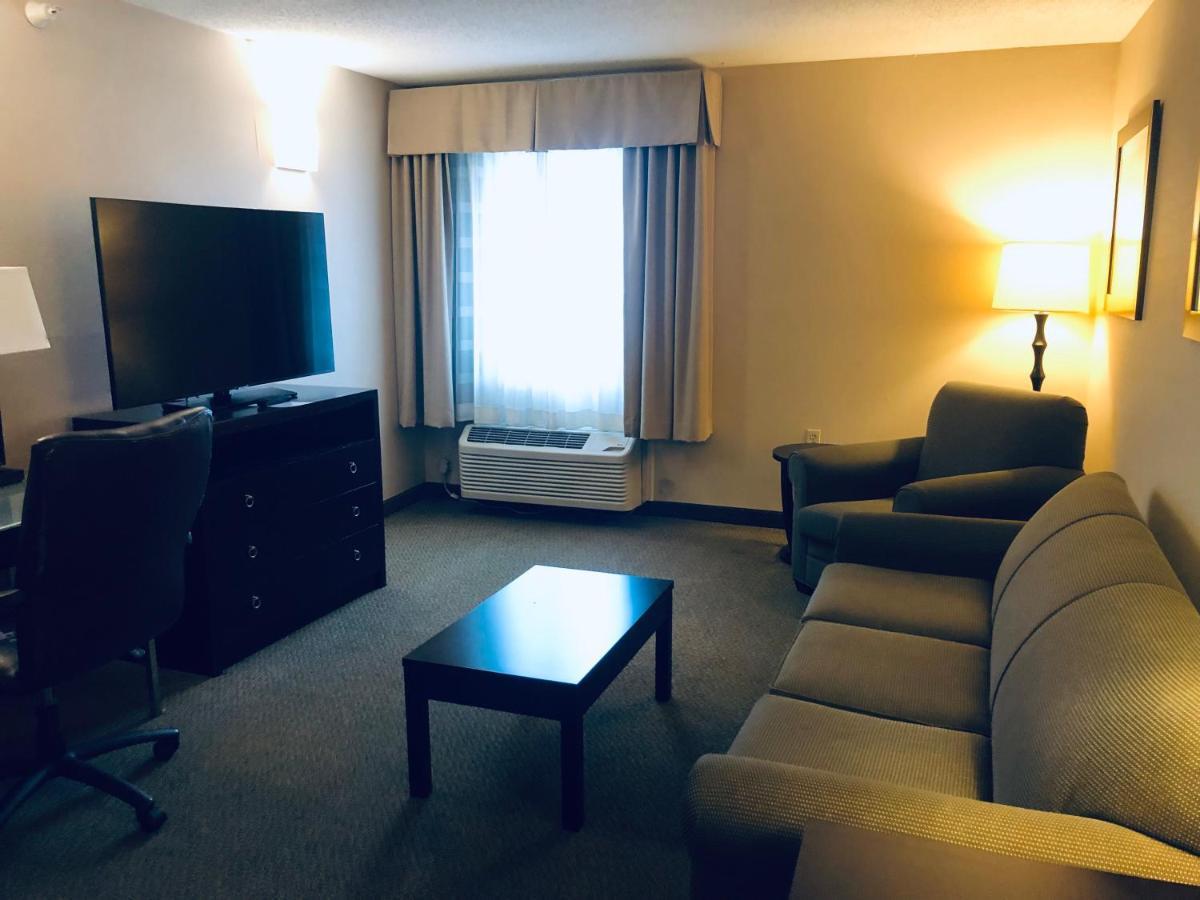 King Suite - Non-Smoking