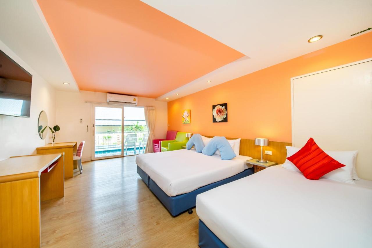 Deluxe Twin Queen Room