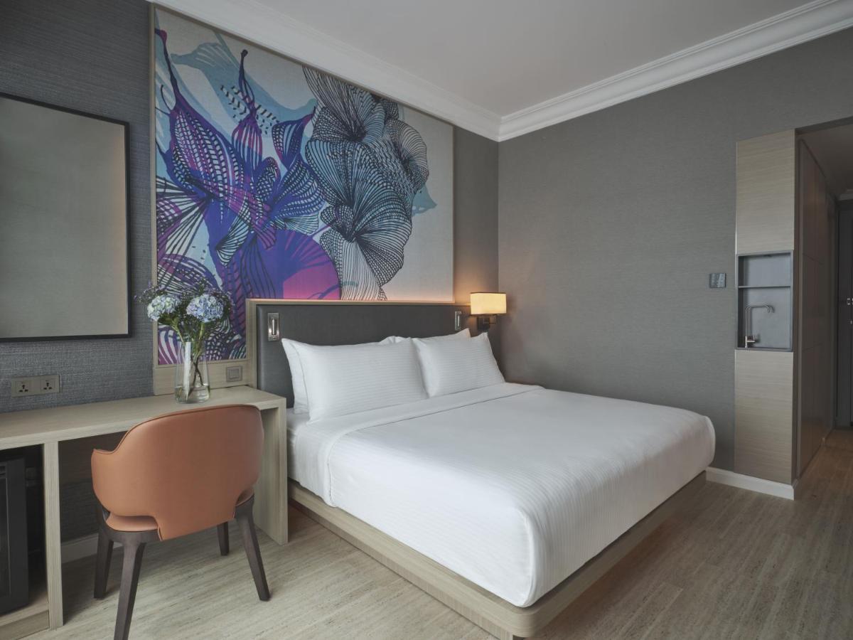 Grand Club Waterfront King Newly renovated room