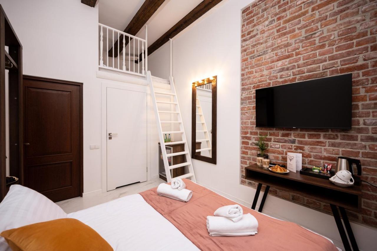 Deluxe Queen Room Two Queen Beds
