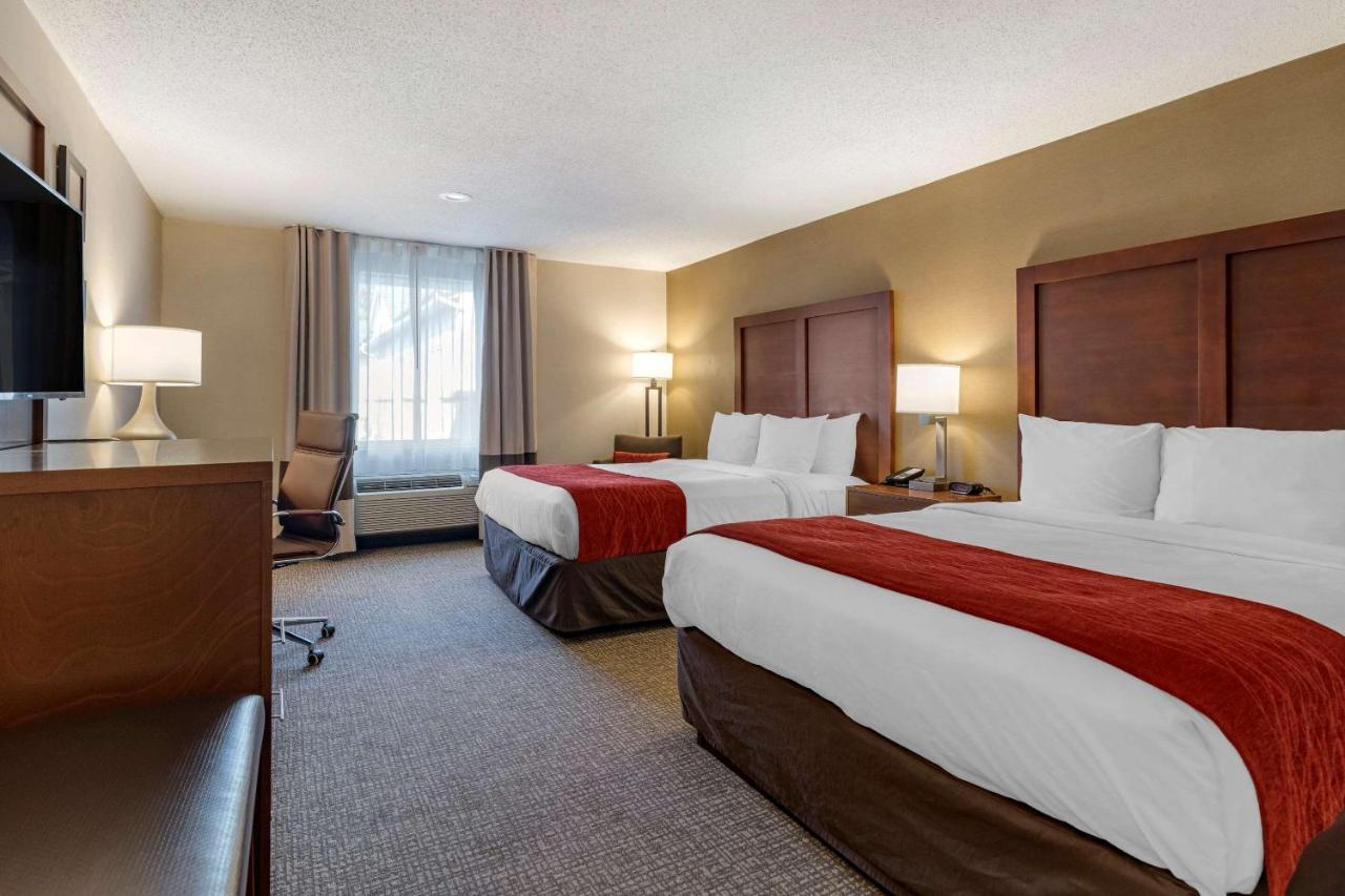 Queen Room with Two Queen Beds and Tub - Accessible/Non-Smoking