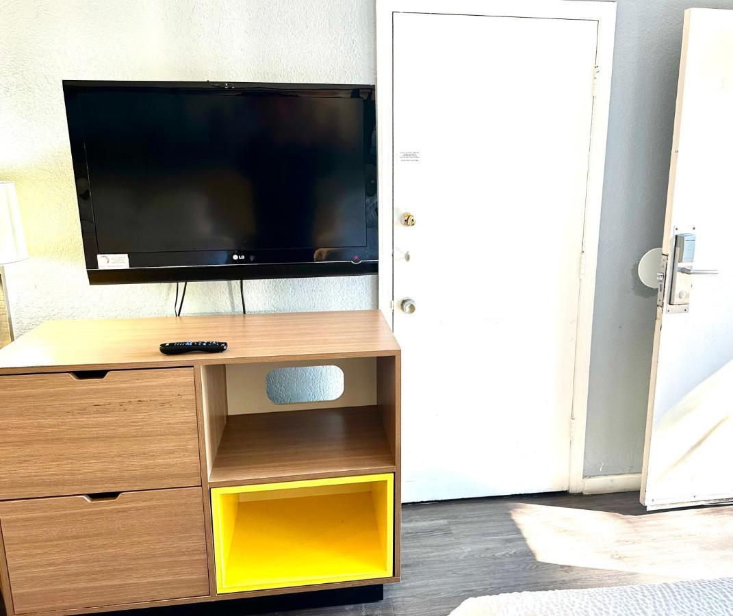 Double Room with Two Double Beds - Non-Smoking