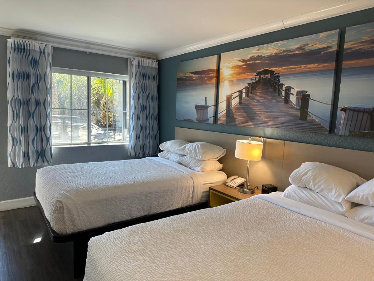 Room with One King and Two Double Beds with Bath Tub - Mobility Accessible/Non-Smoking