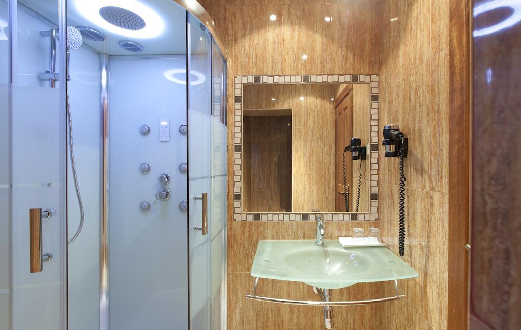 Double Room with Three Extra Beds
