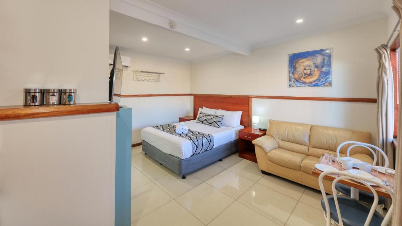 Deluxe One-Bedroom Apartment