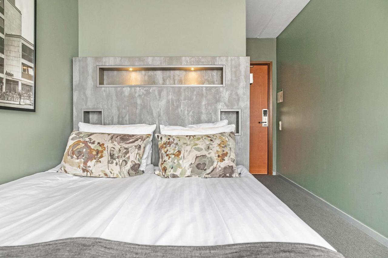 Small Queen Room