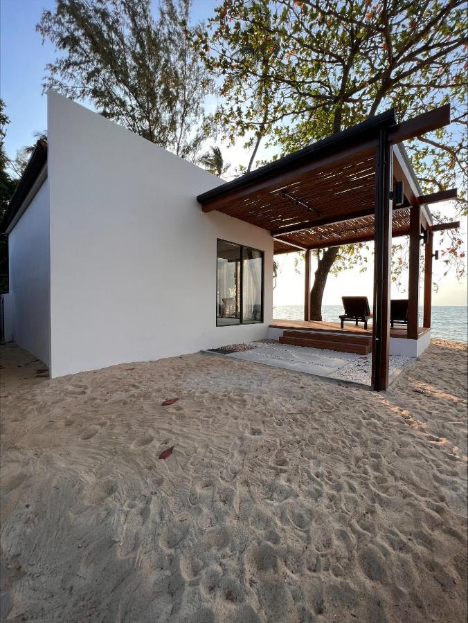 Villa - Beach Front
