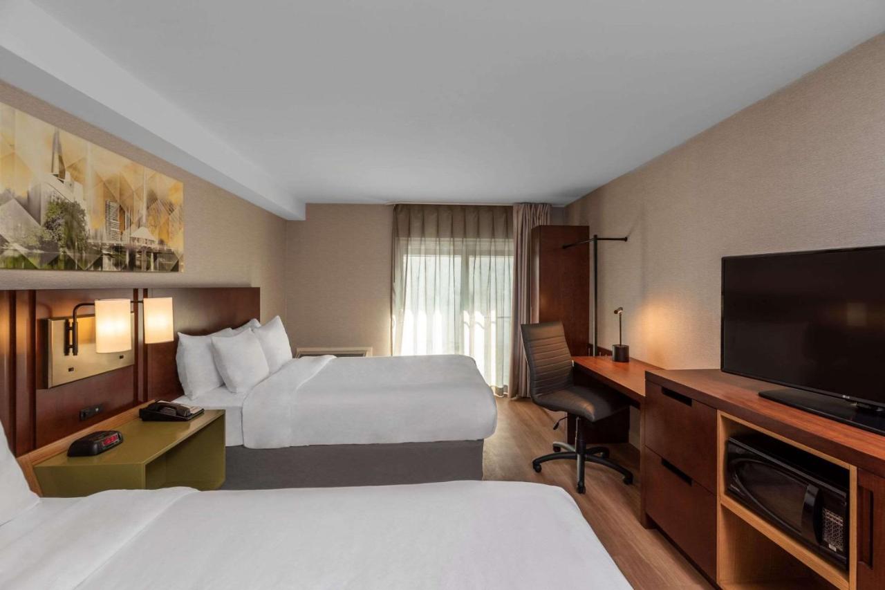 Room with Two Queen Beds - Non Smoking/Ground Floor-Pet Friendly