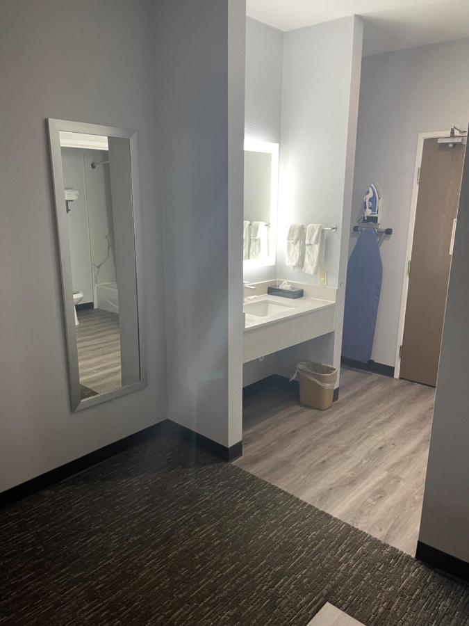Queen Suite with Two Queen Beds - Non Smoking