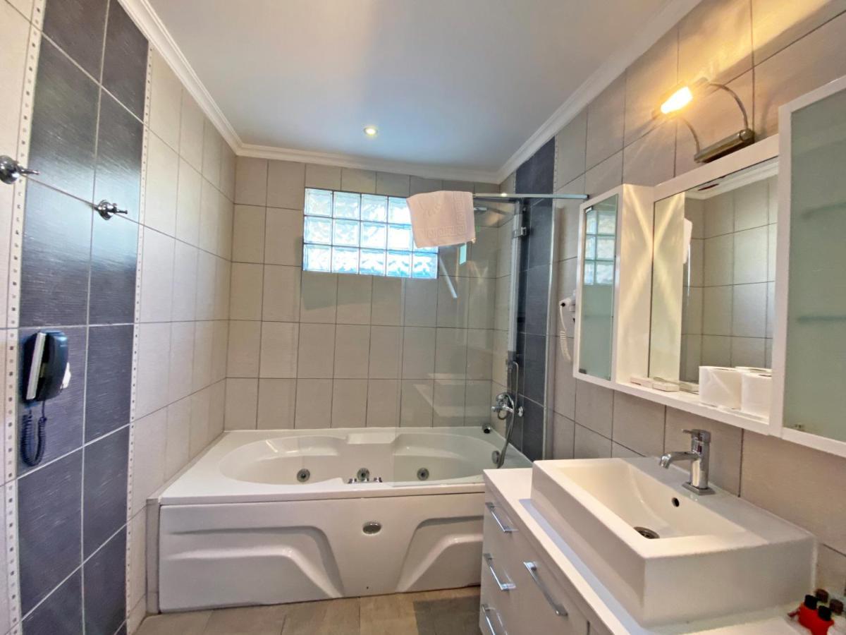 Junior Suite,1338123122:JPEG