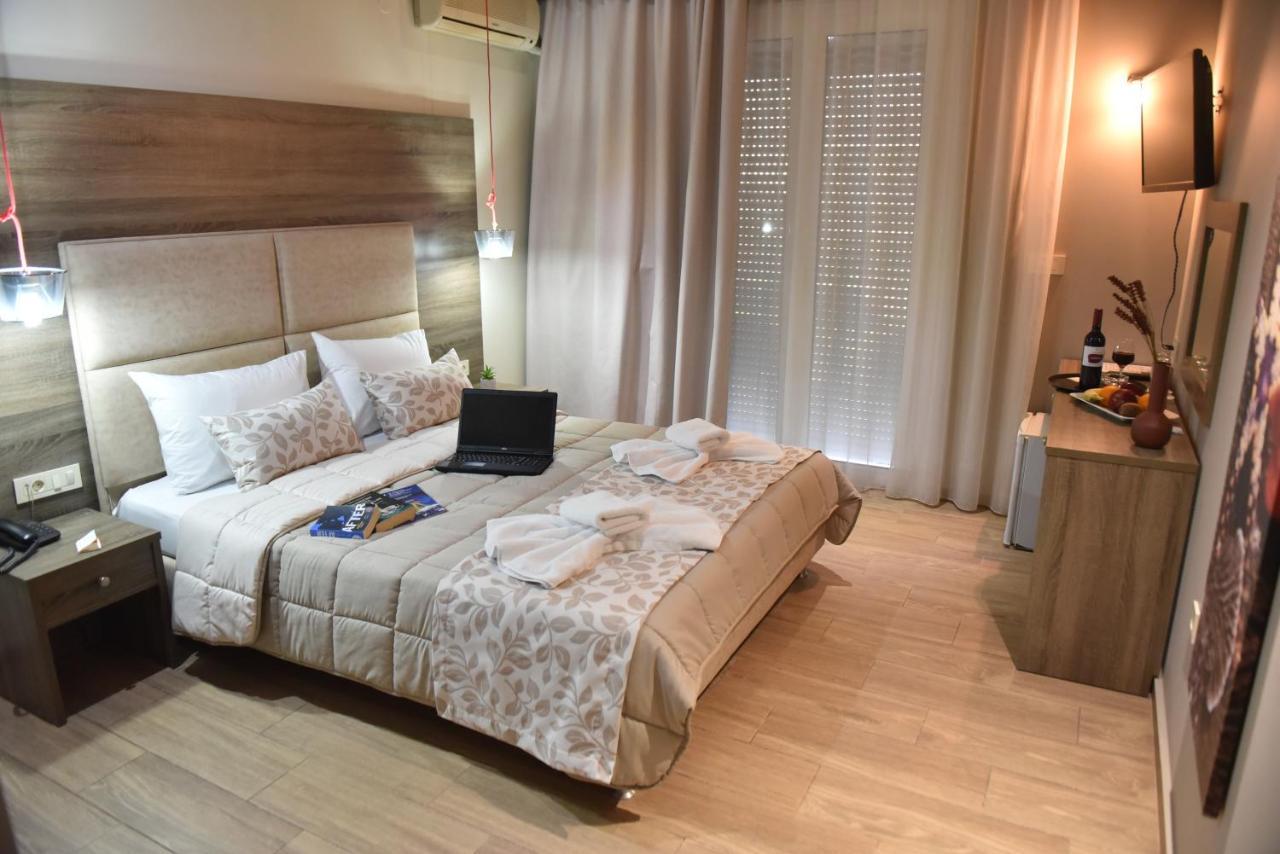 Kamer met Kingsize Bed en Uitzicht op het Zwembad