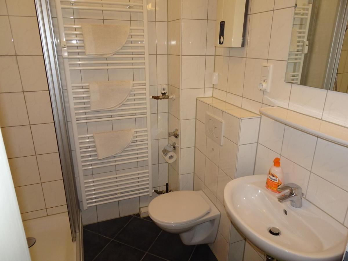 Dreibettzimmer mit Gemeinschaftsbad