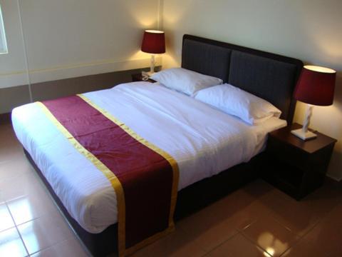 Deluxe Queen Room
