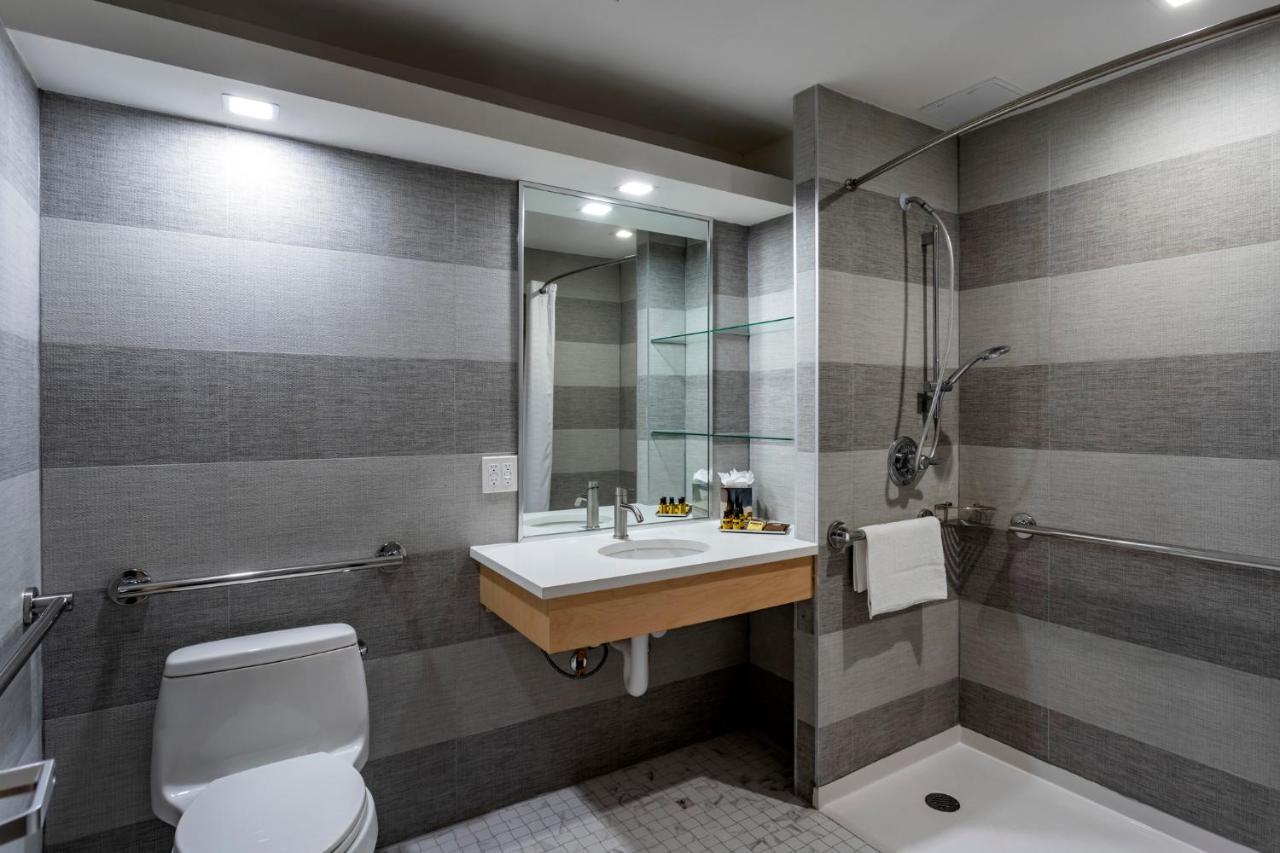 Queen Room with Mobility Accessible Roll-In Shower,1340267459:JPEG