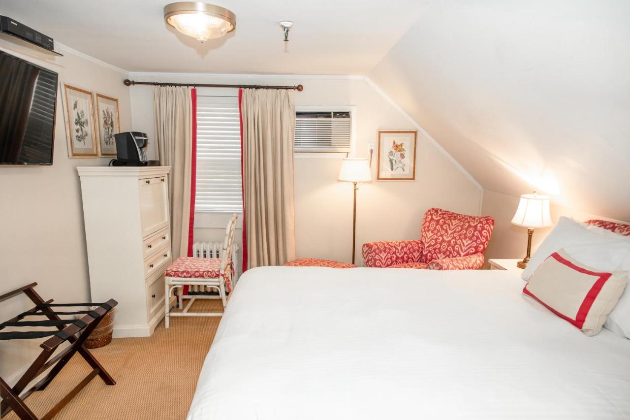 Standard Queen Room