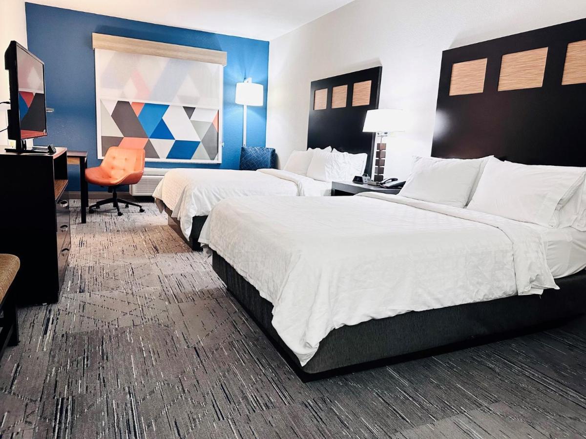 Standard Room with Two Queen Beds