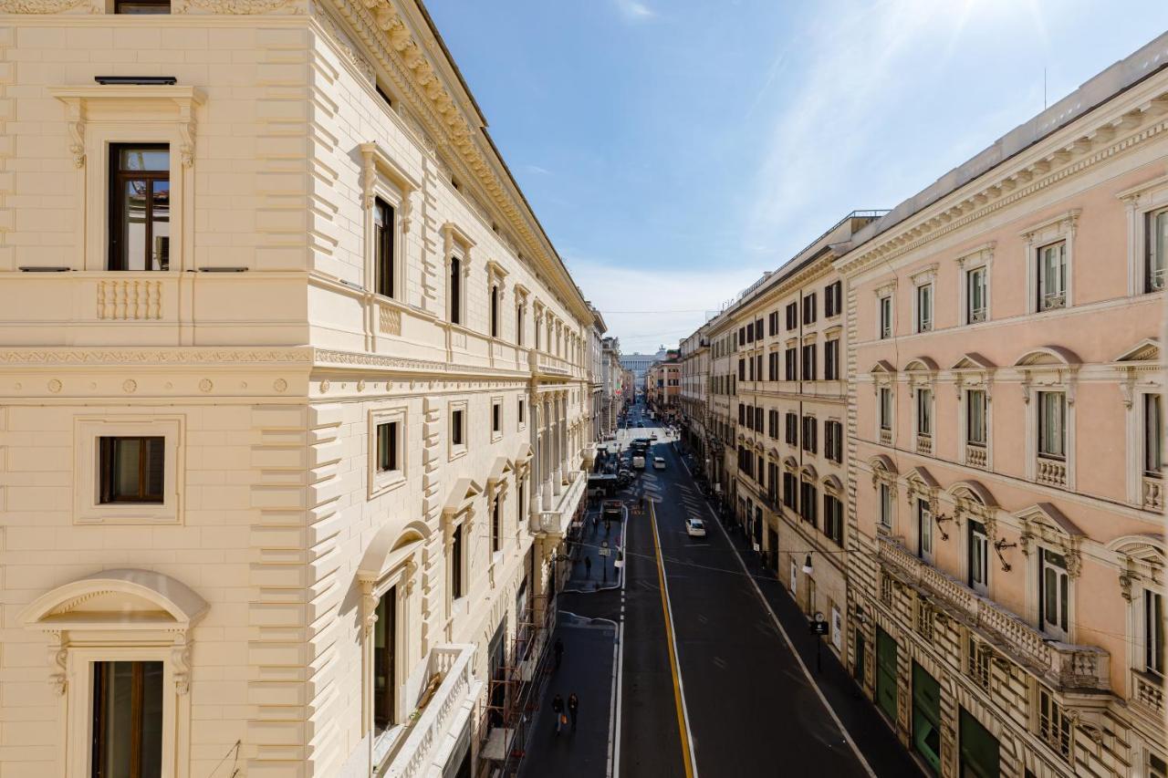 Dreibettzimmer mit Stadtblick