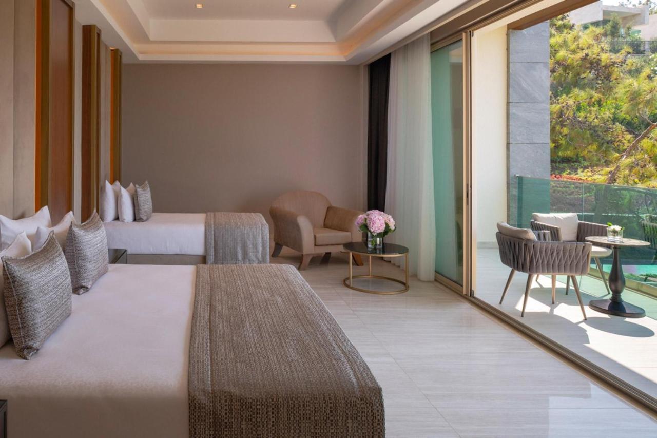 Corner Deluxe Room