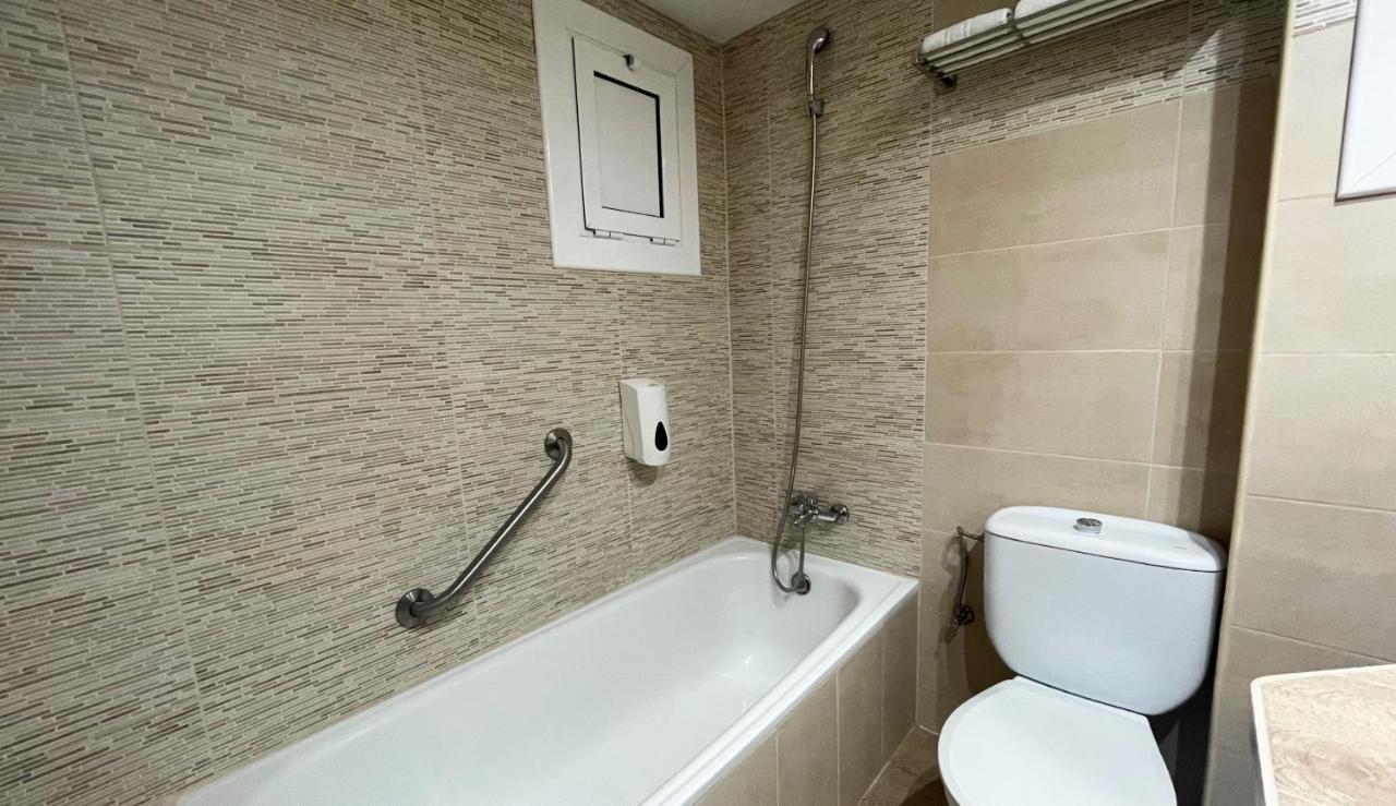Twin Room with Extra Bed (3 Adults)