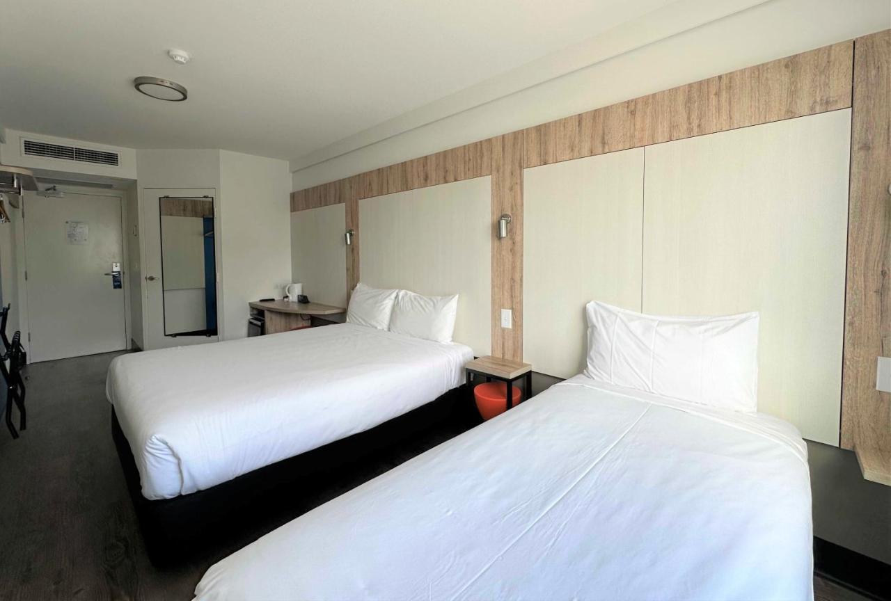 Classic Triple Room One Queen One Single Bed