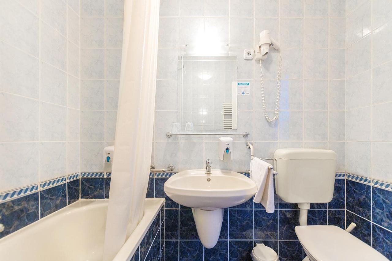 Triple Room,1636735299:JPEG