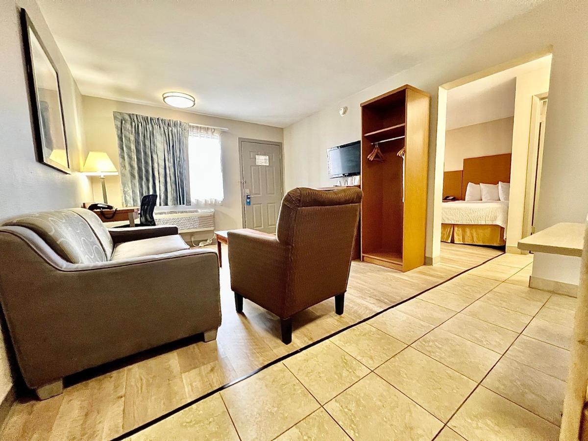Suite with Two Full Size Beds - Non-Smoking