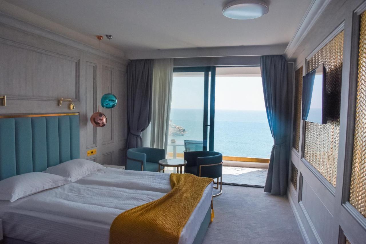 Queen Room with Sea View