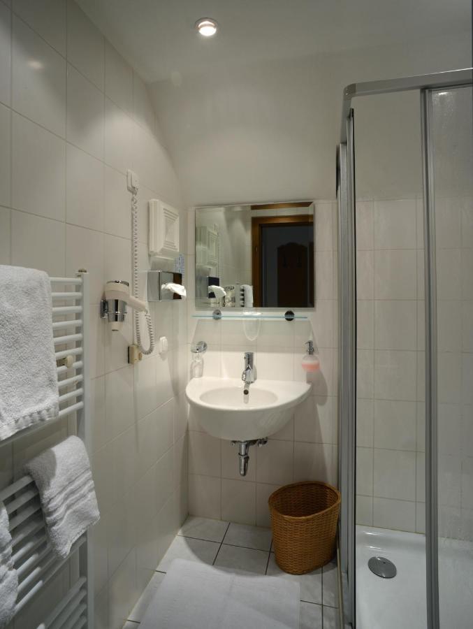 Einzelzimmer mit Dusche