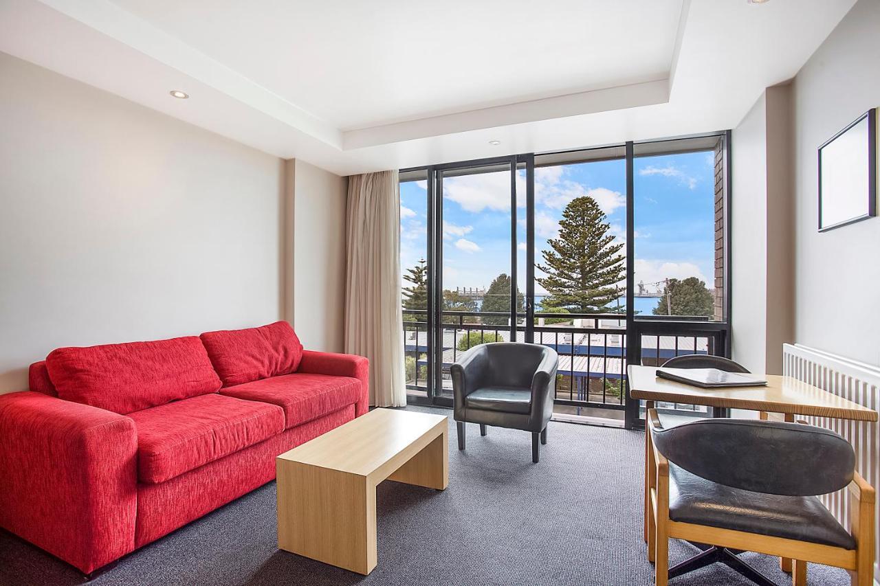 Queen Room with Harbour View - Non Smoking