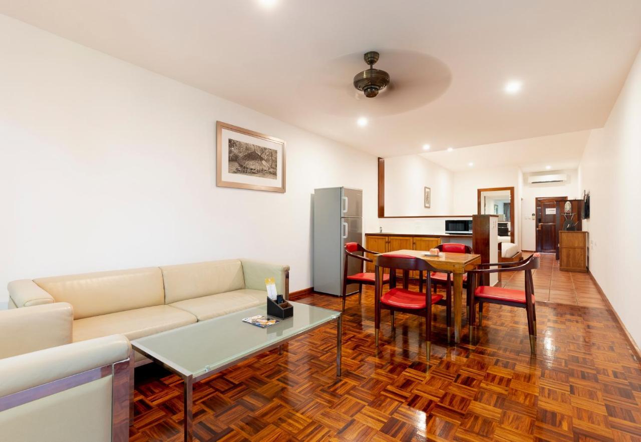 Bacchus Wing Suite