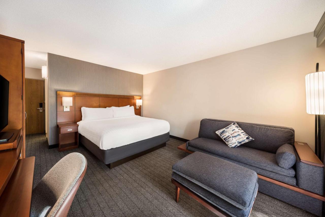 Courtyard View Guestroom King