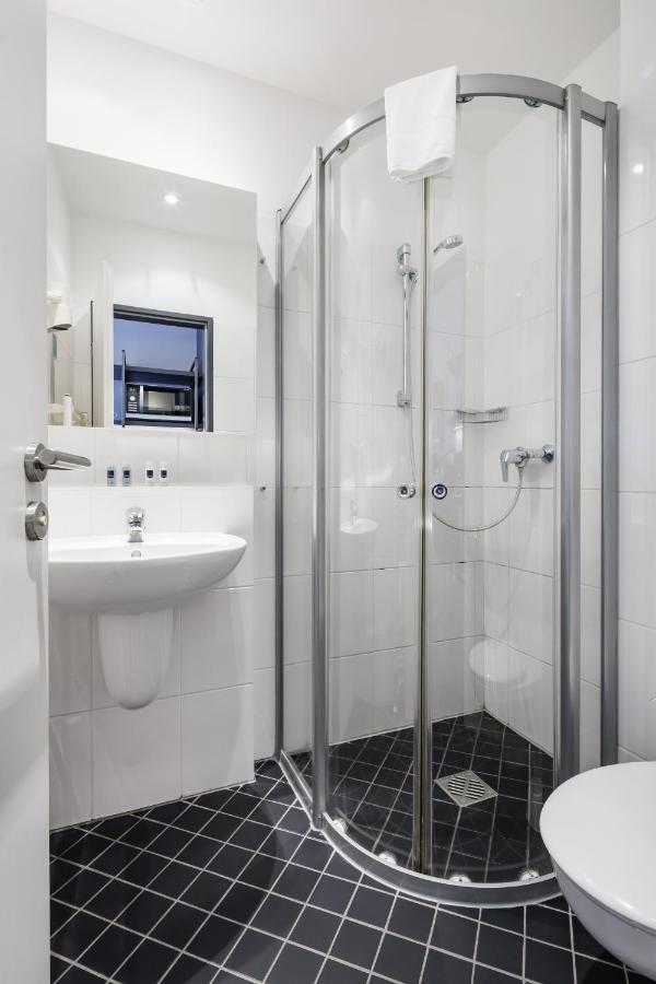 Urban Twin Room with Kitchenette